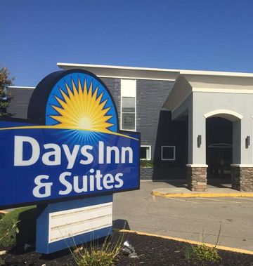 Days Inn & Suites Cincinnati North