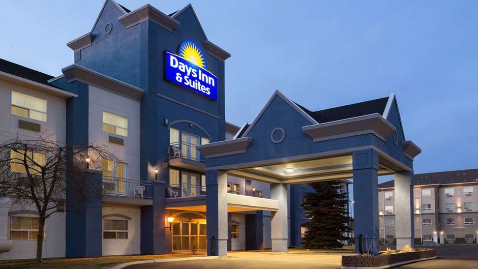 Days Inn & Suites Brooks Exterior