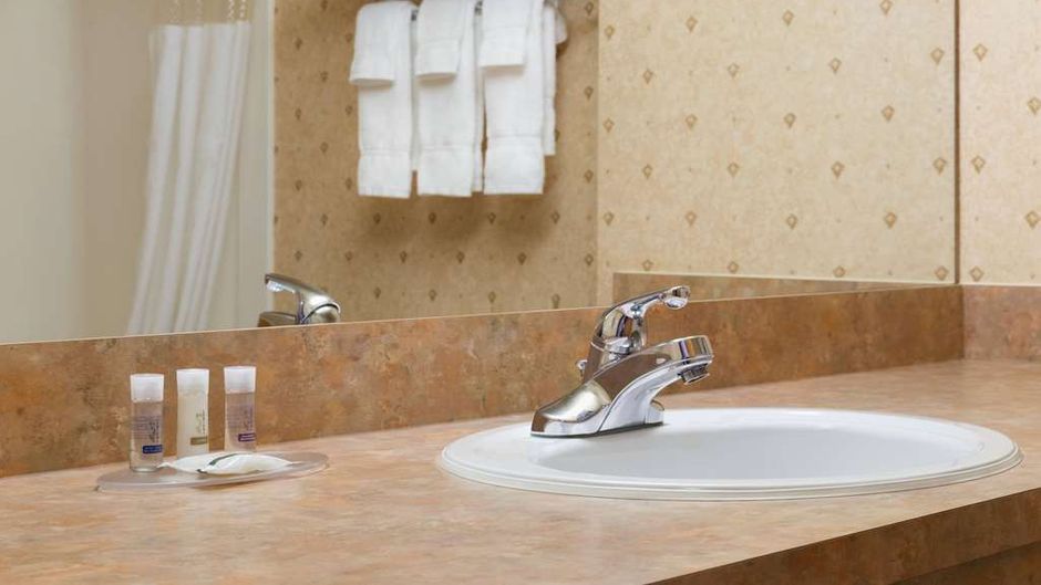 Days Inn & Suites Brooks Room