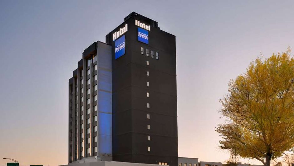 Travelodge Hotel & Convention Ctr Exterior