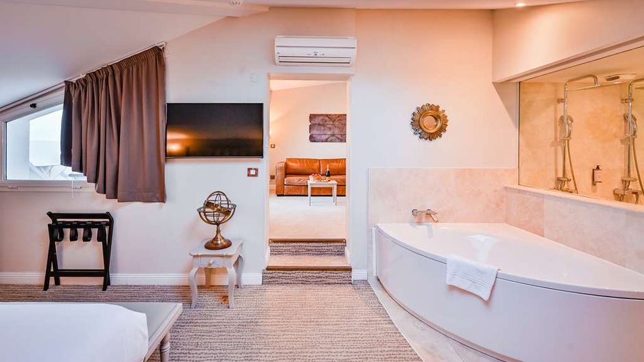 Grand Hotel des Sablettes Plage, Curio Room
