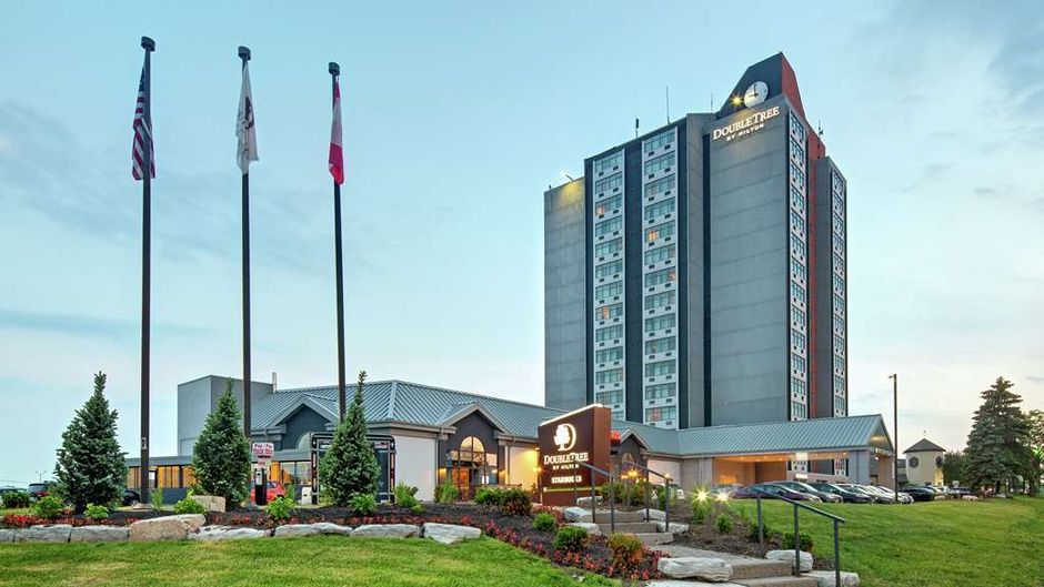 DoubleTree by Hilton Toronto Airport Exterior