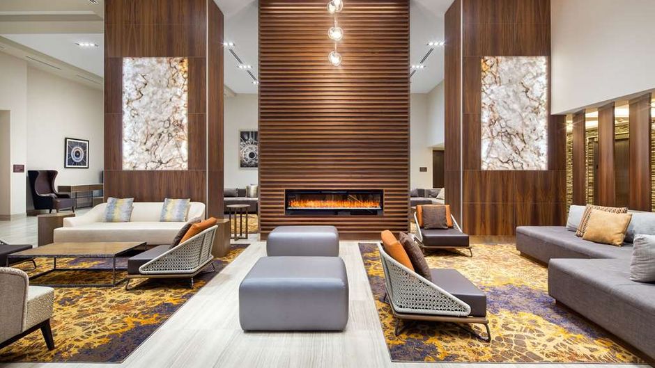 DoubleTree by Hilton Toronto Airport Lobby