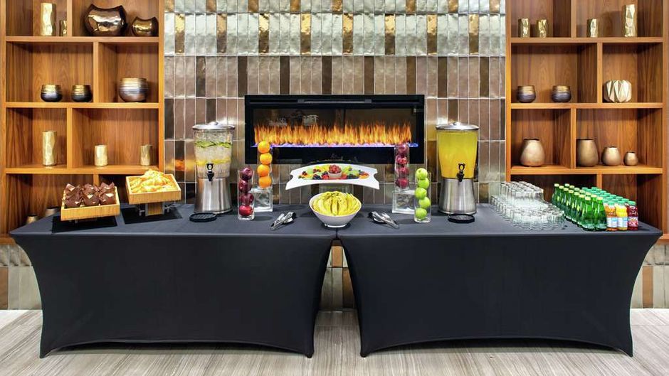 DoubleTree by Hilton Toronto Airport Restaurant
