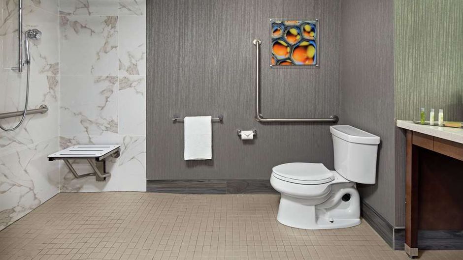 DoubleTree by Hilton Toronto Airport Room
