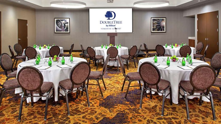 DoubleTree by Hilton Toronto Airport Meeting