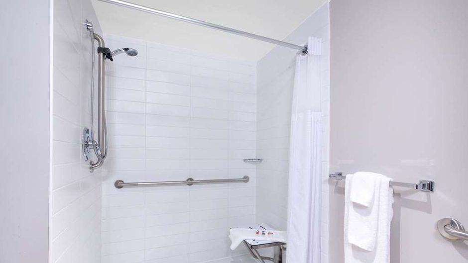 Microtel Inn & Suites Fort McMurray Room