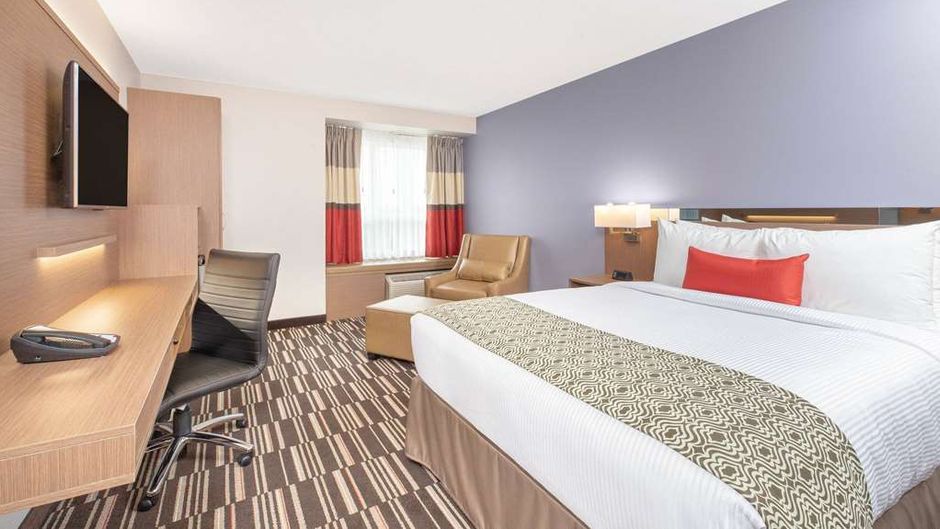 Microtel Inn & Suites Fort McMurray Room