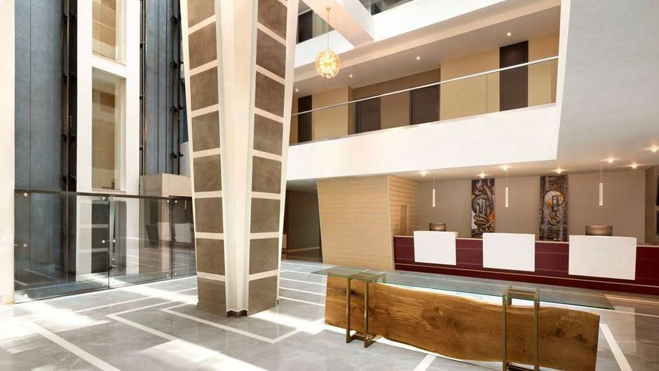 Ramada Constanta Lobby