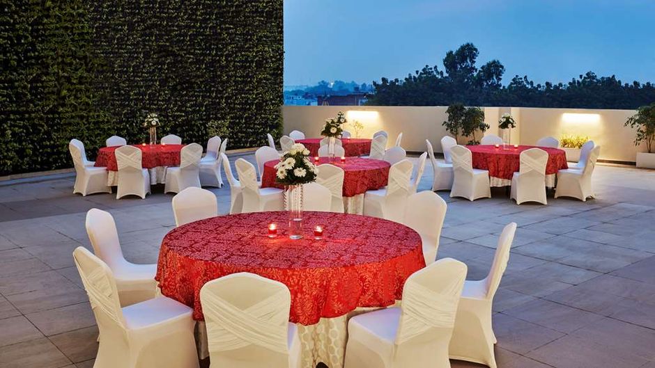 Hilton Garden Inn Lucknow Exterior