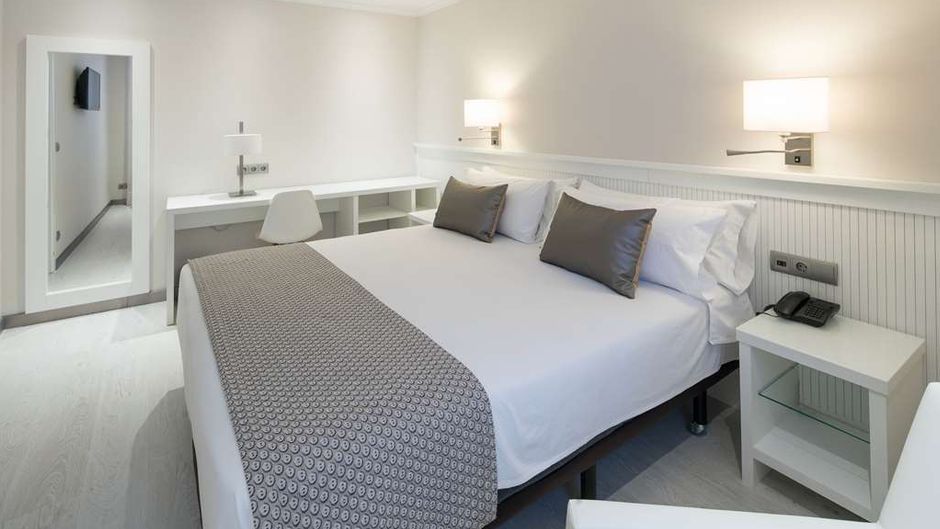 Catalonia Roma Room