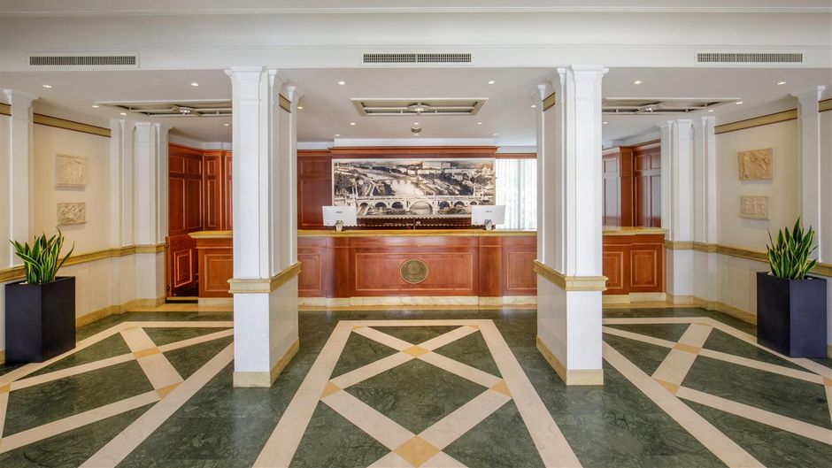 Grand Fleming Hotel Lobby
