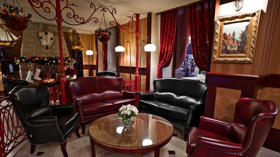 Frapolli Hotel Lobby