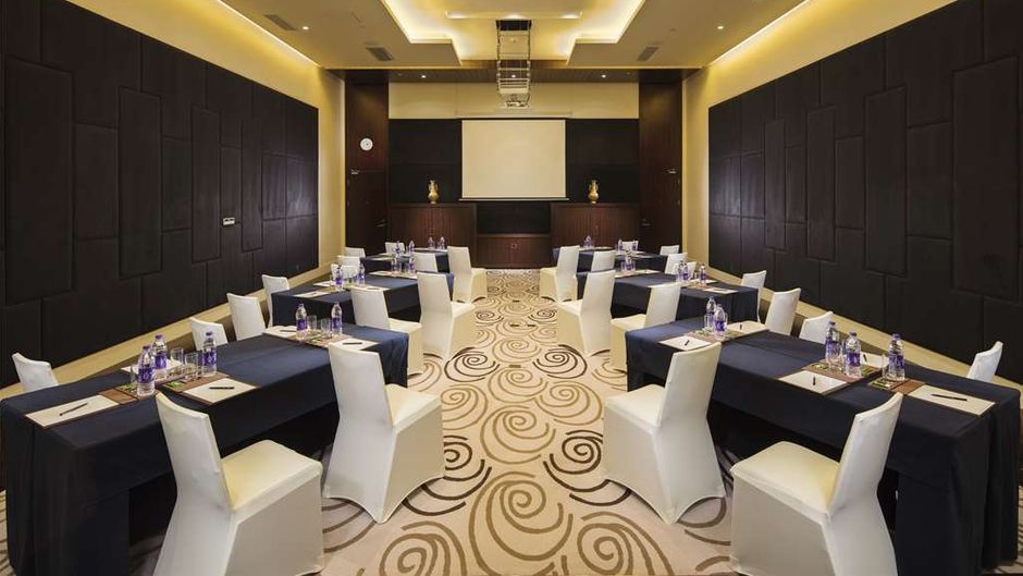 Hilton Linzhi Resort Meeting