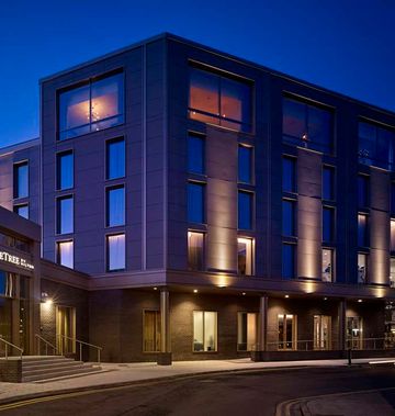 DoubleTree by Hilton Hull