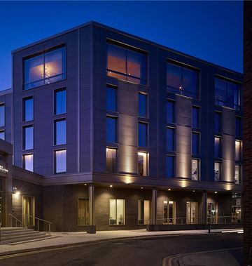 DoubleTree by Hilton Hull