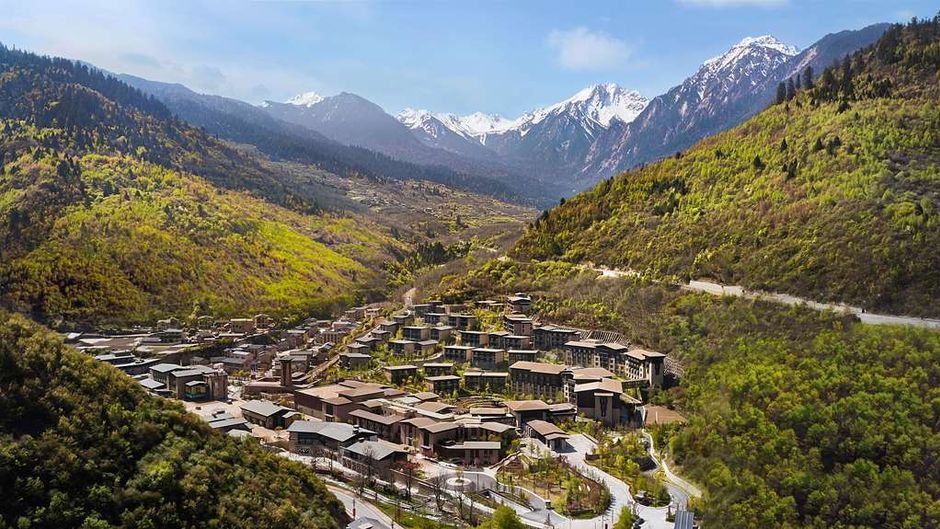 Hilton Jiuzhaigou Resort Exterior