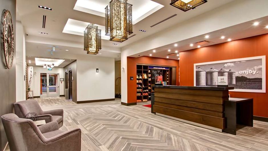 Hampton Inn & Suites Grande Prairie Lobby