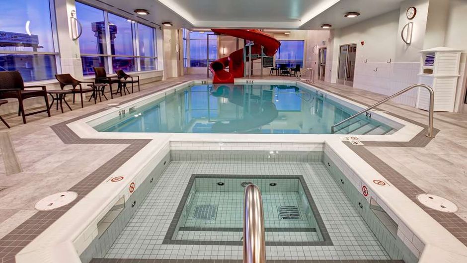 Hampton Inn & Suites Grande Prairie Pool