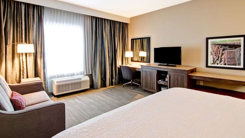 Hampton Inn & Suites Grande Prairie Room