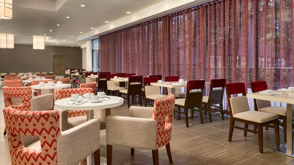 DoubleTree by Hilton Toronto Arpt West Restaurant