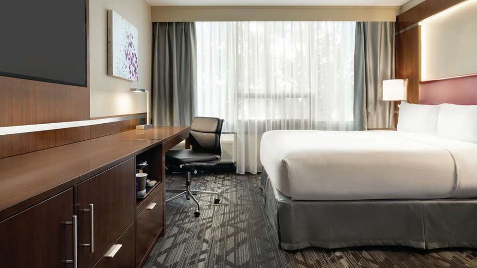 DoubleTree by Hilton Toronto Arpt West Room
