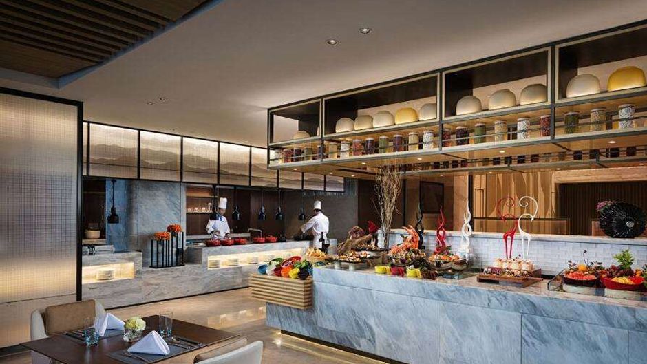 Howard Johnson Yacht Club Hotel Restaurant