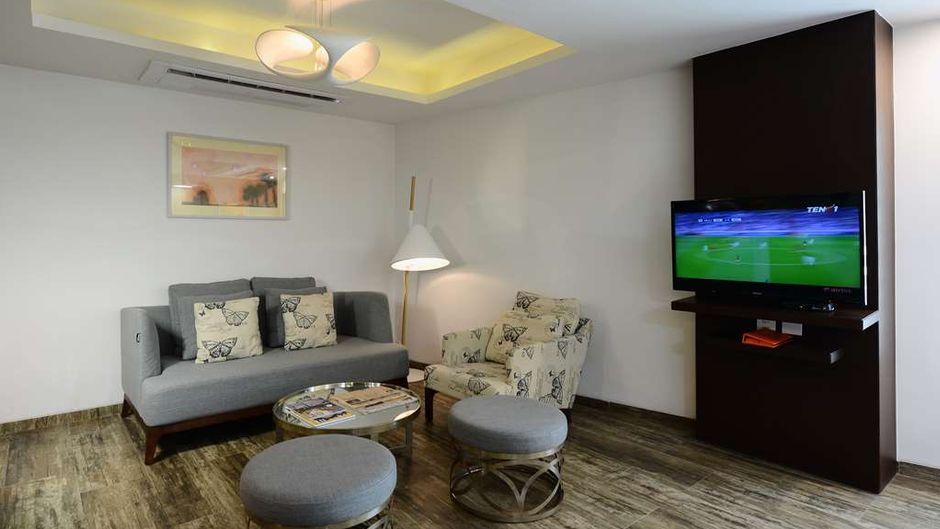 Howard Johnson by Wyndham Kolkata Room