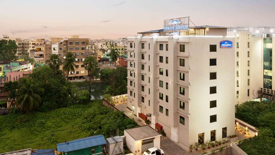 Howard Johnson by Wyndham Kolkata Exterior