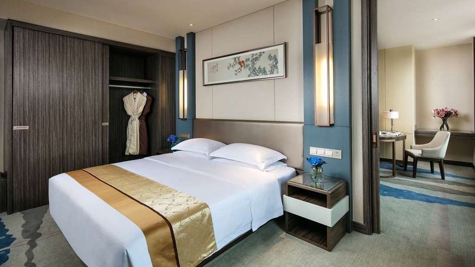 Ramada by Wyndham Heze Suite