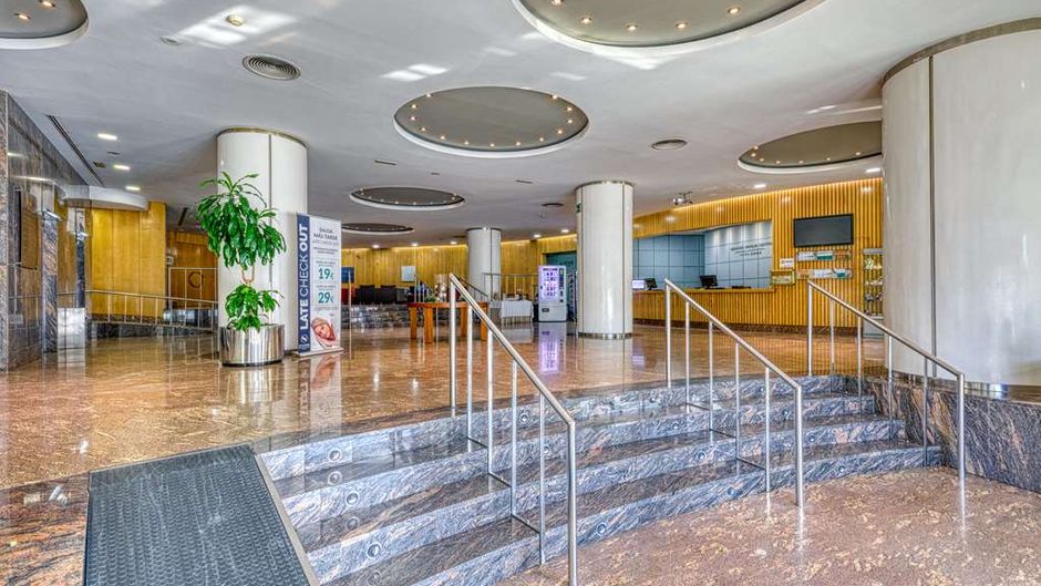 Senator Parque Central Lobby