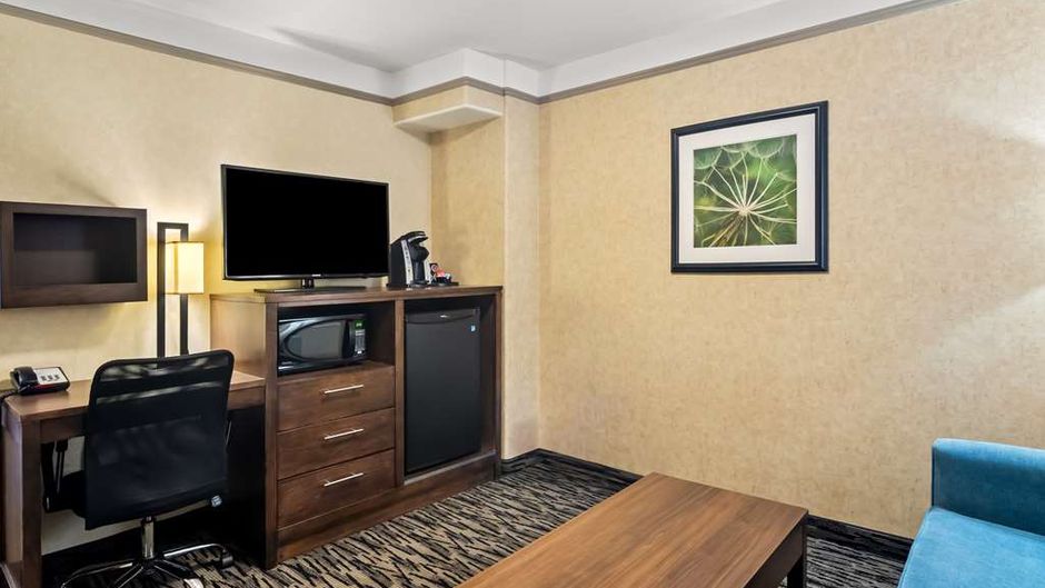 Best Western Plus Pitt Meadows Inn & Sts Suite