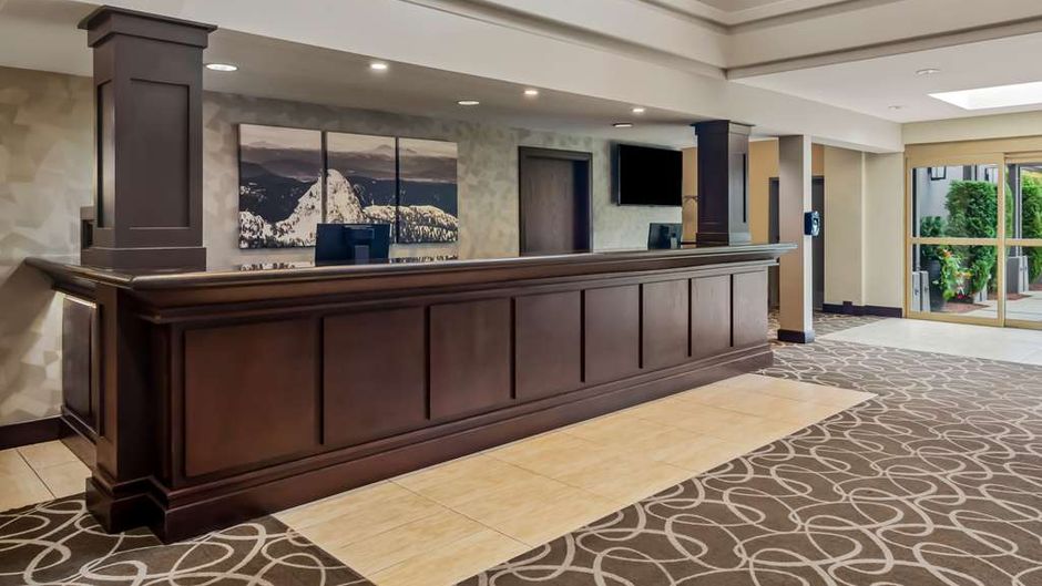 Best Western Plus Pitt Meadows Inn & Sts Lobby