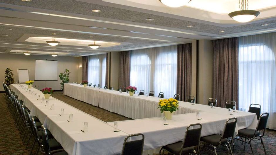 Cartier Place Suite Hotel Meeting