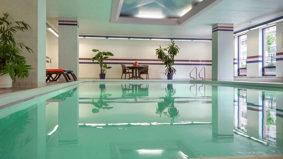 Cartier Place Suite Hotel Pool
