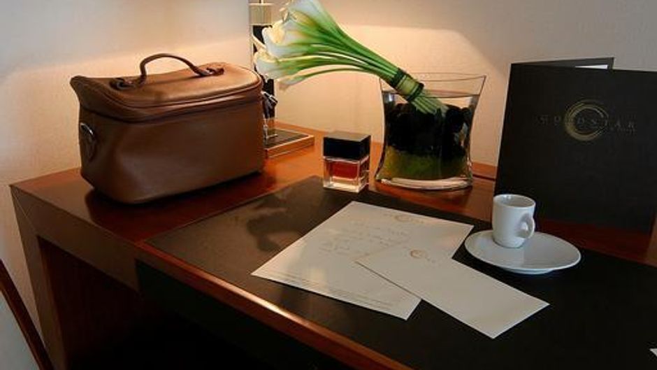 Goldstar Resort & Suites Room