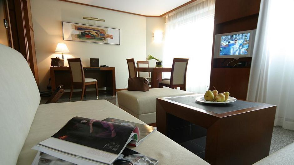 Goldstar Resort & Suites Room