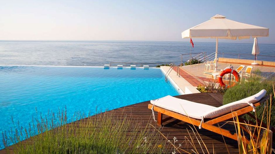 Ramada Plaza Thraki Pool