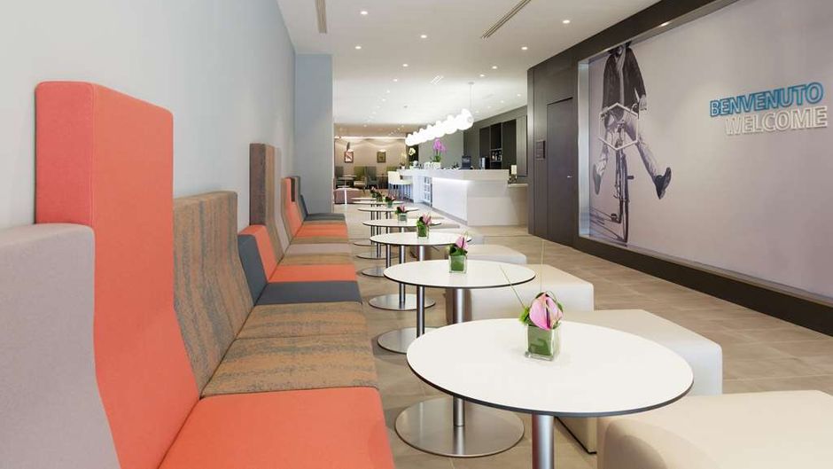 Hampton by Hilton Rome East Lobby
