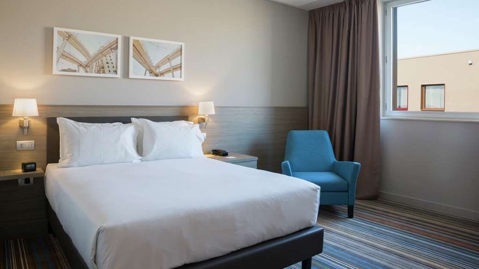 Hampton by Hilton Rome East Room