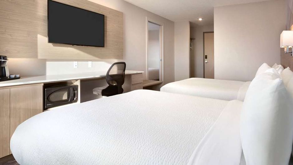 Days Inn Calgary North Balzac Suite