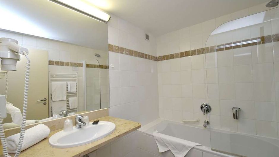Hotel Charleroi Airport Room