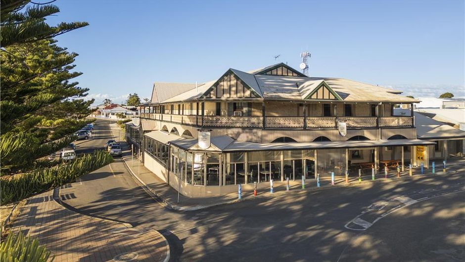 Aurora Ozone Hotel Exterior