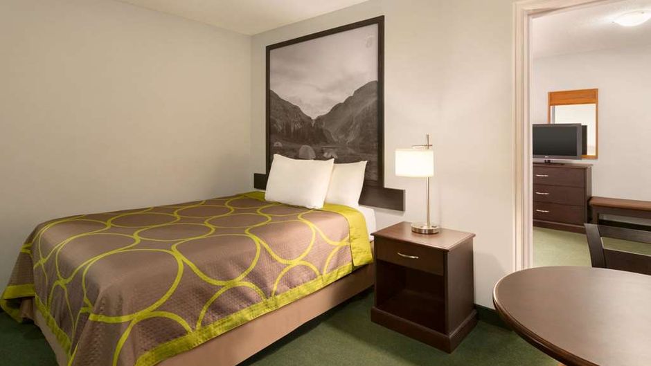 Super 8 Prince George Room