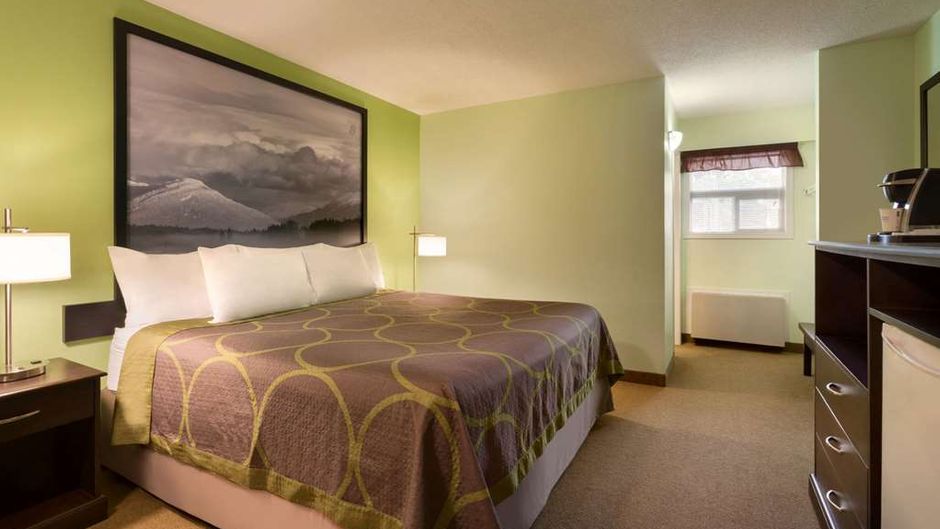 Super 8 Prince George Room