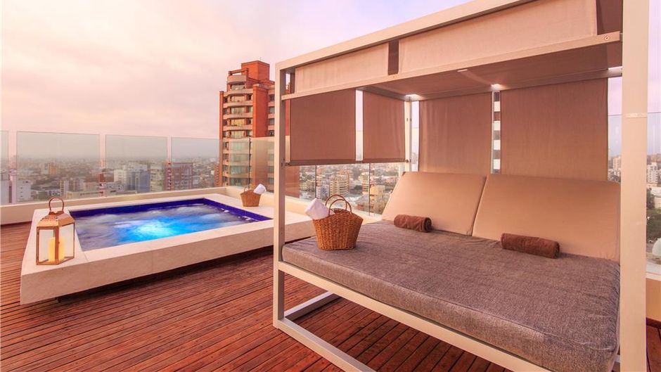 NH Collection Barranquilla Smartsuites Pool