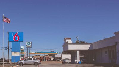 LoneStar Inn & Suites