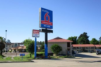 Studio 6 Huntsville