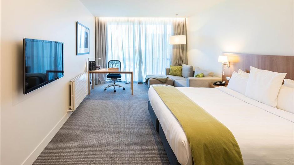Commodore Airport Hotel Room