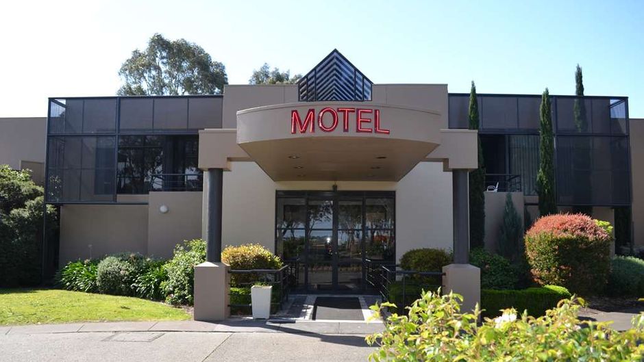 Dingley International Hotel Exterior